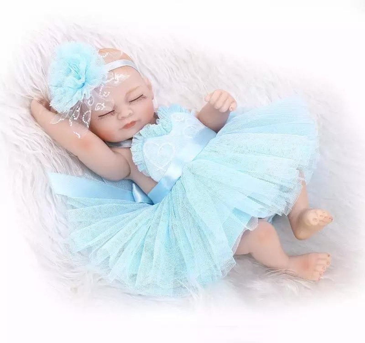 Kleine reborn baby pop Ally - 28 cm - Blauw jurkje met tutu, onderbroekje & haarband - Soft silicone - Waterproof - Levensechte babypop